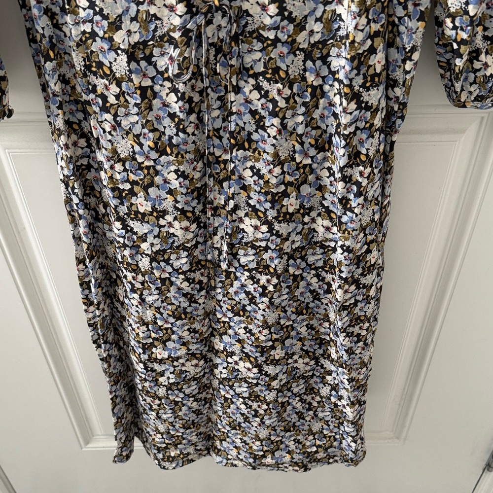 Levi's Multi Floral V‑Neck Button Midi Dress - Picture 11 of 12